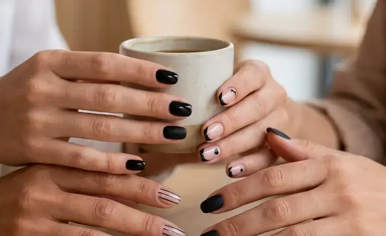 25 Effortless Simple Black Nails: Ideas That Are Stylish Without Trying Too Hard