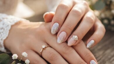 23 Chic Wedding Nails Glitter Ideas: Elegant Looks for a Glamorous Bride