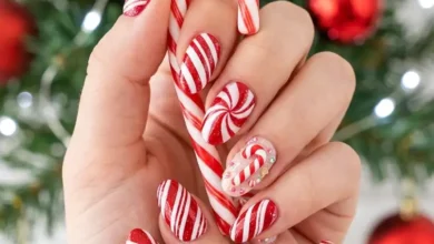 25 Candy Cane Nails That Look Good Enough to Eat