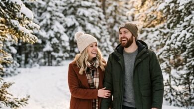 20 Winter Engagement Photo Ideas For a Timeless Love Story