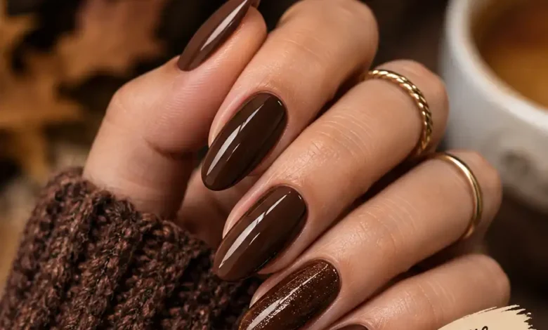 21 Chocolate Brown November Nail Ideas That Make a Simple Manicure Look Expensive