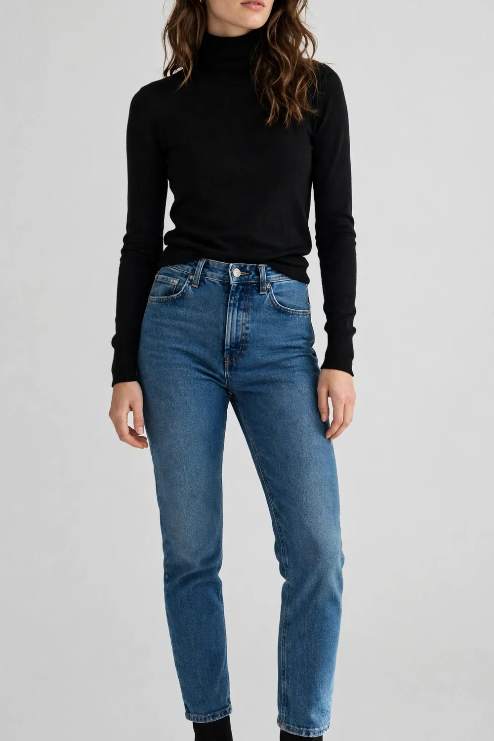 Amazon Essentials Classic-Fit Lightweight Turtleneck Sweater