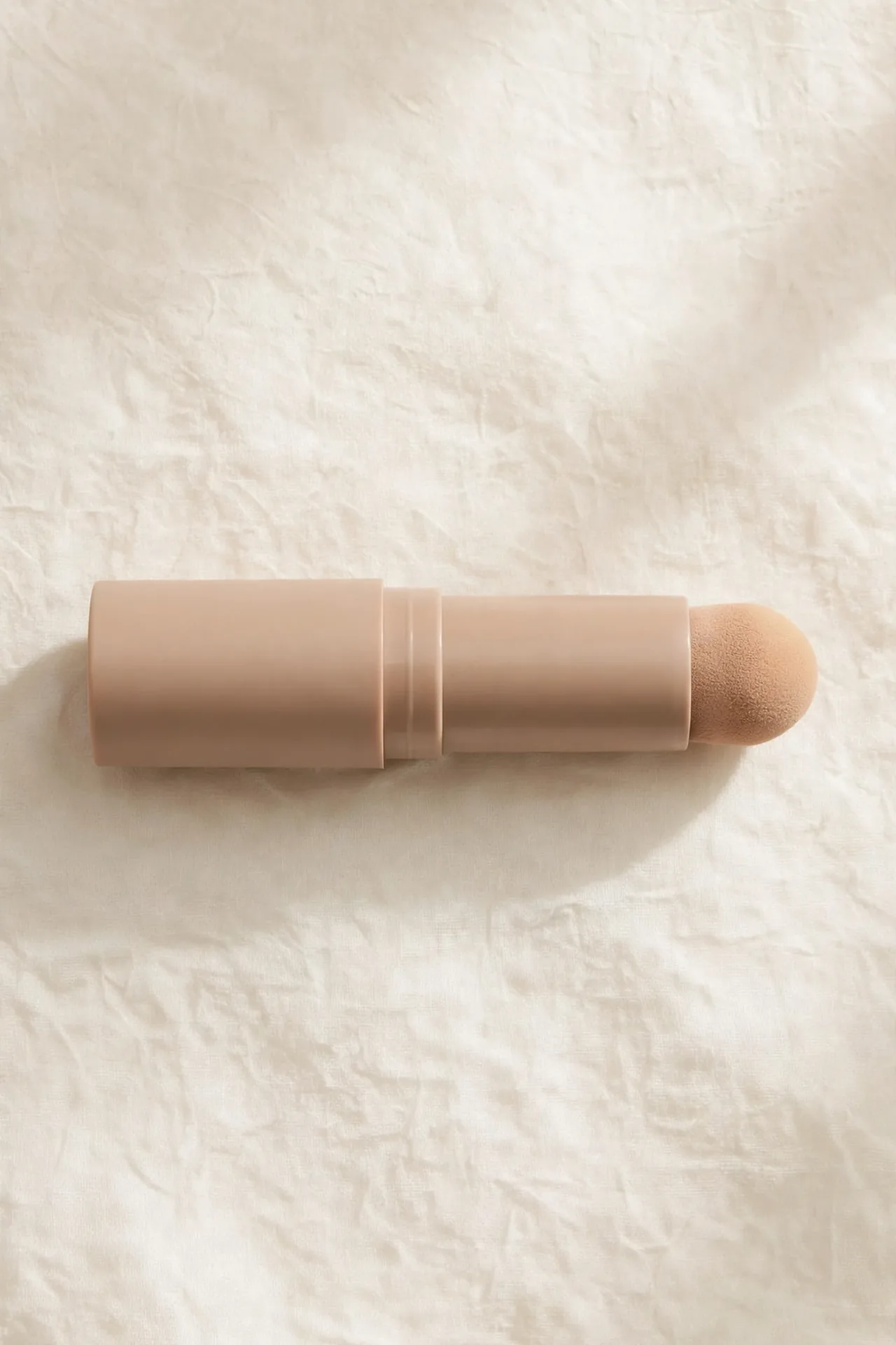 Liquid contour stick with sponge tip