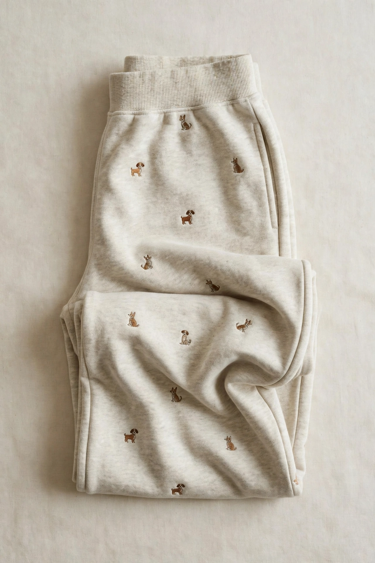 Barrel-leg sweatpants with embroidered dogs