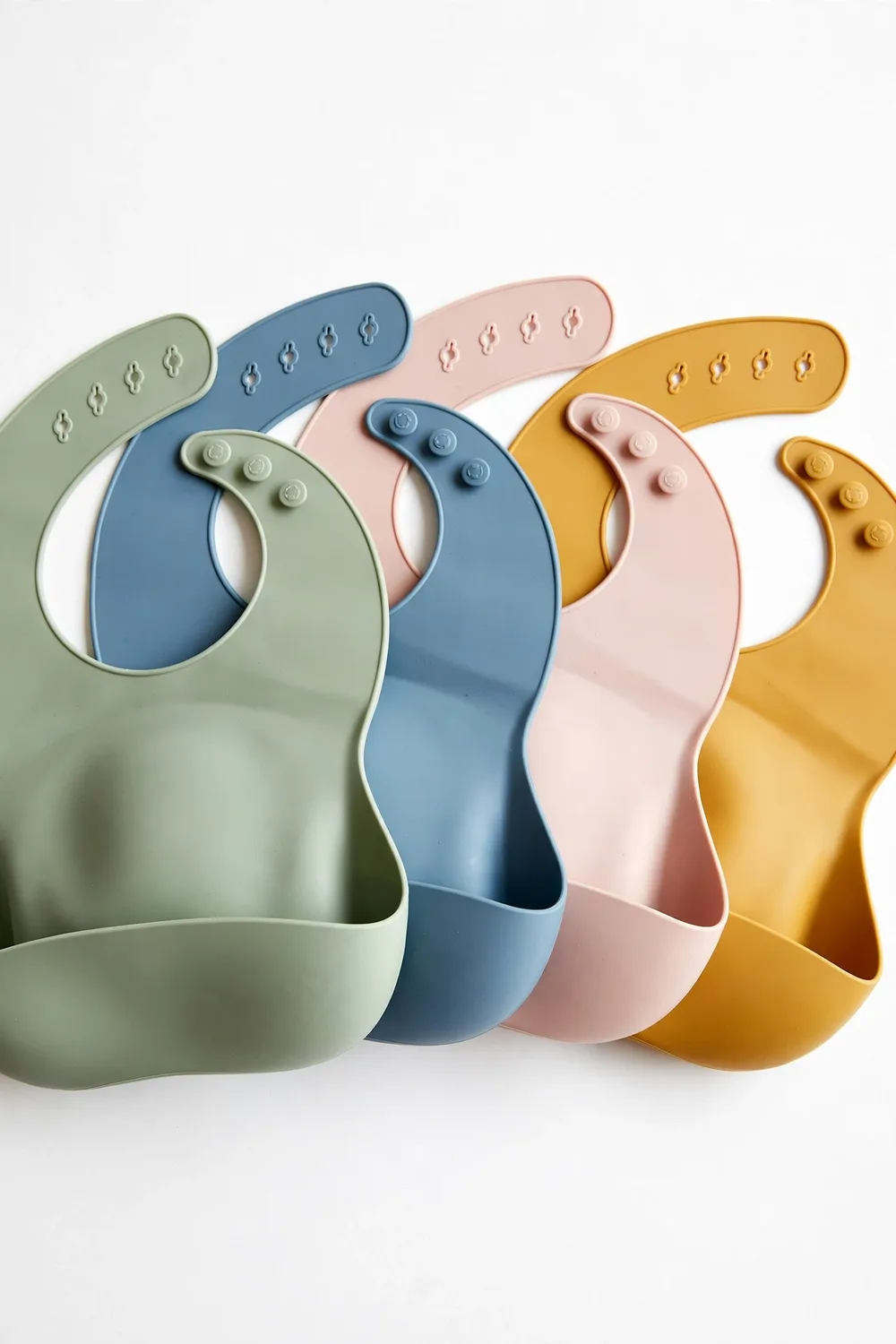 Silicone baby bibs with food-catcher pockets